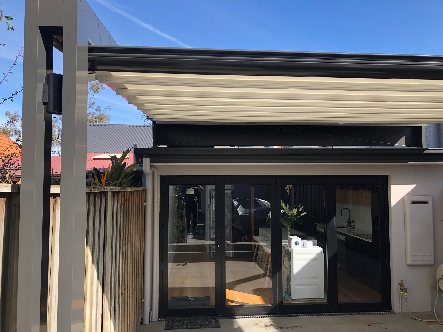 A full-width roof for an inner-city terrace