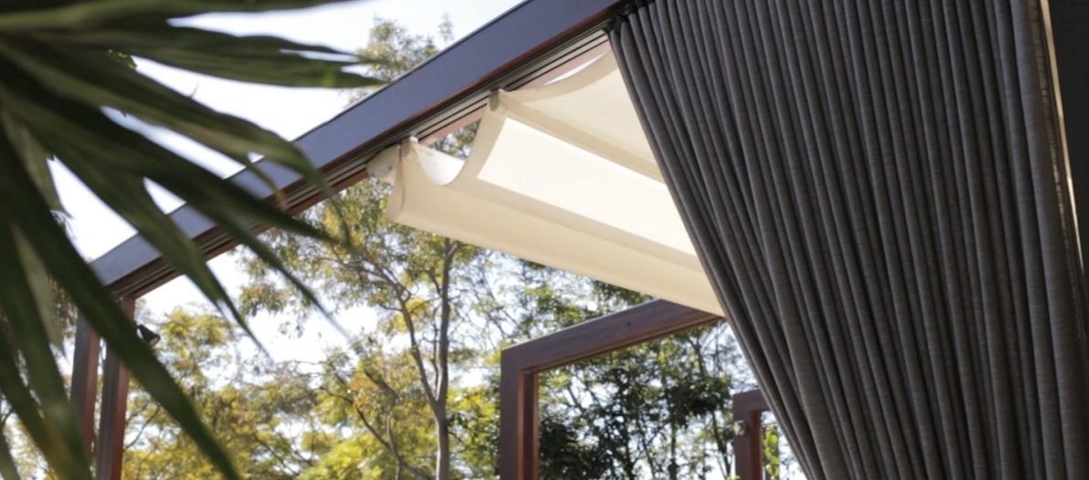 Aalta Duet retractable roof opening within a timber frame